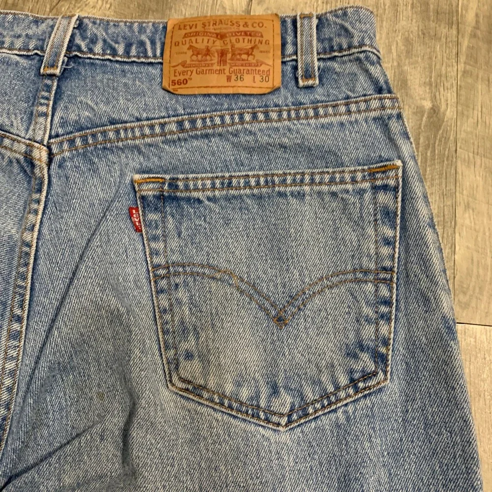 Vintage Levi's 560 Loose Fit Tapered Jeans Blue Denim 36x30 (35x29) Red Tab 90s